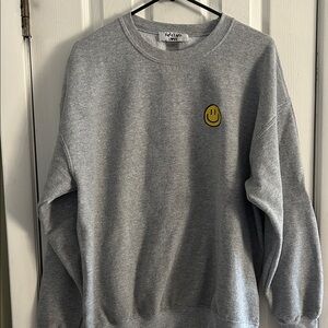 FALLING LOVE  CREWNECK SWEATSHIRT W EMBROIDERED YELOW SMILEY FACE SIZE L